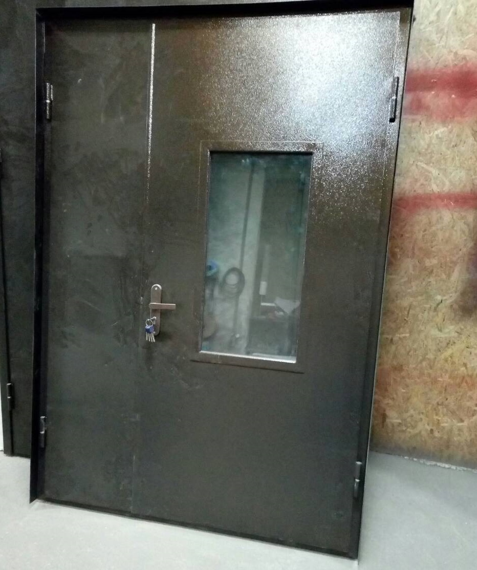 Демонтированная тамбурная дверь